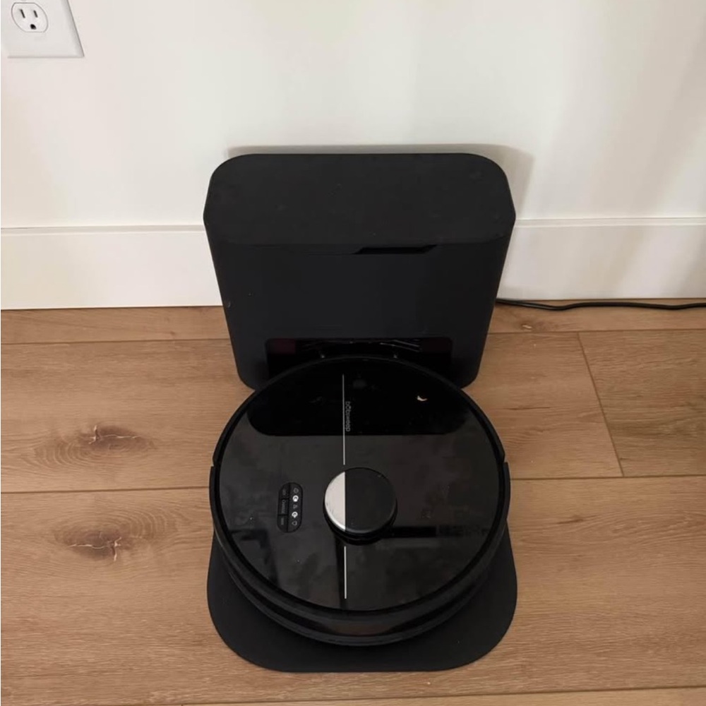 Dustin bob robot vacuum